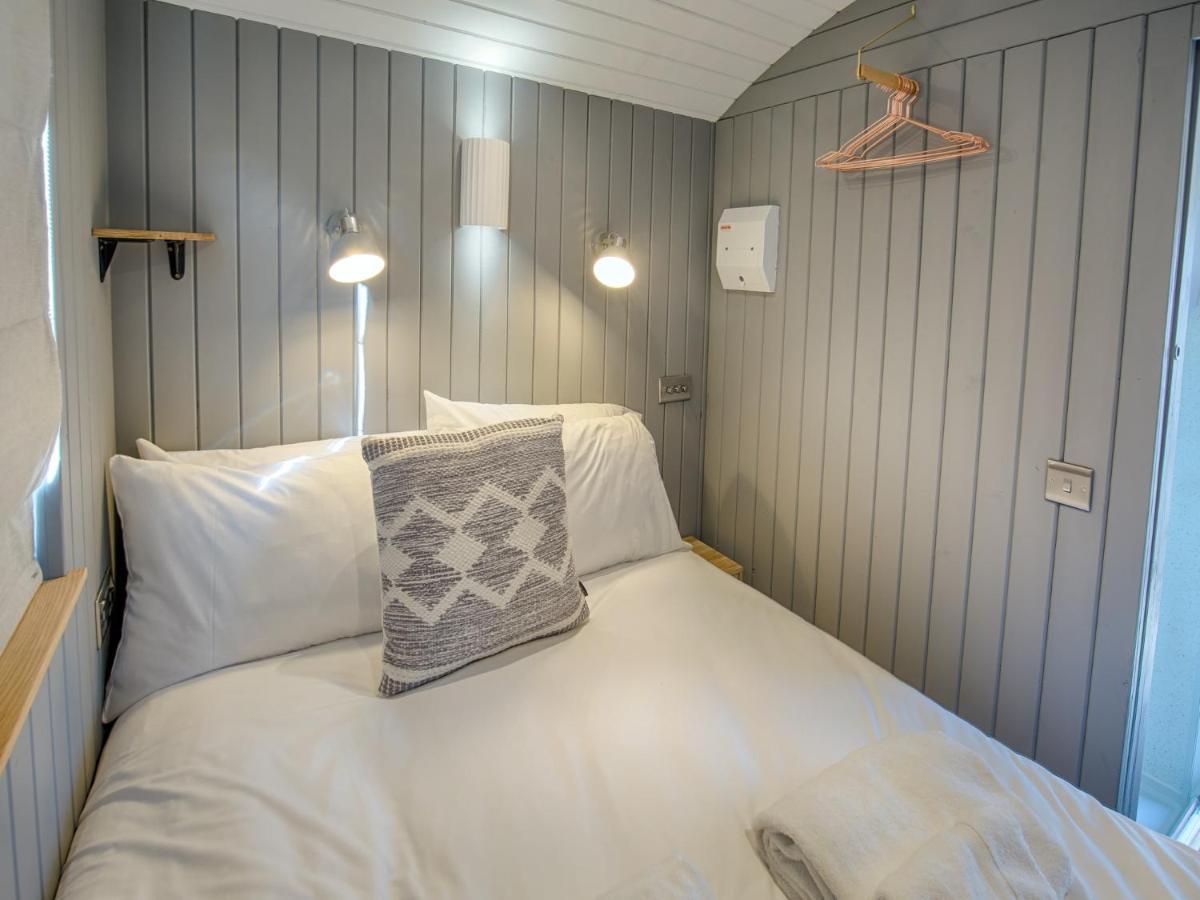 Pass The Keys Whitstable Shepherds Hut Minutes From The Harbour Екстериор снимка
