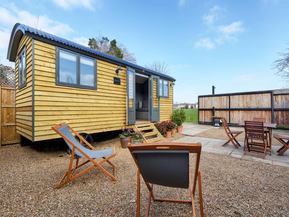 Pass The Keys Whitstable Shepherds Hut Minutes From The Harbour Villa Екстериор снимка