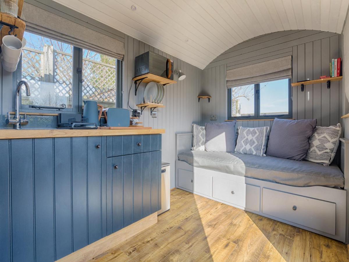 Pass The Keys Whitstable Shepherds Hut Minutes From The Harbour Villa Екстериор снимка