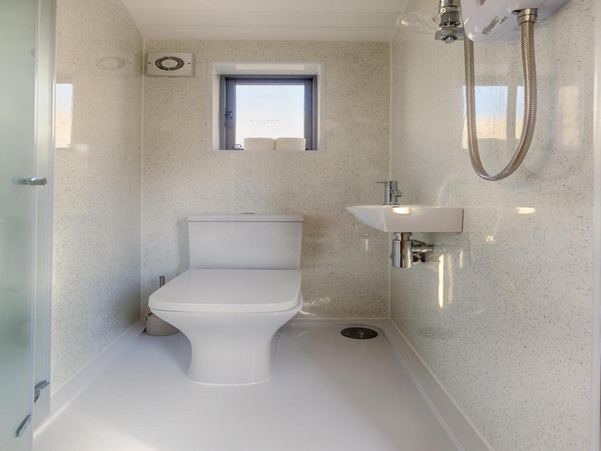 Pass The Keys Whitstable Shepherds Hut Minutes From The Harbour Екстериор снимка
