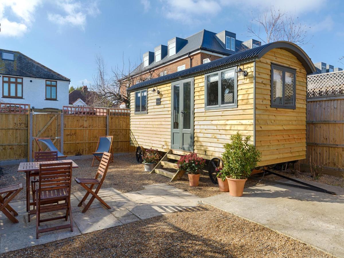 Pass The Keys Whitstable Shepherds Hut Minutes From The Harbour Villa Екстериор снимка