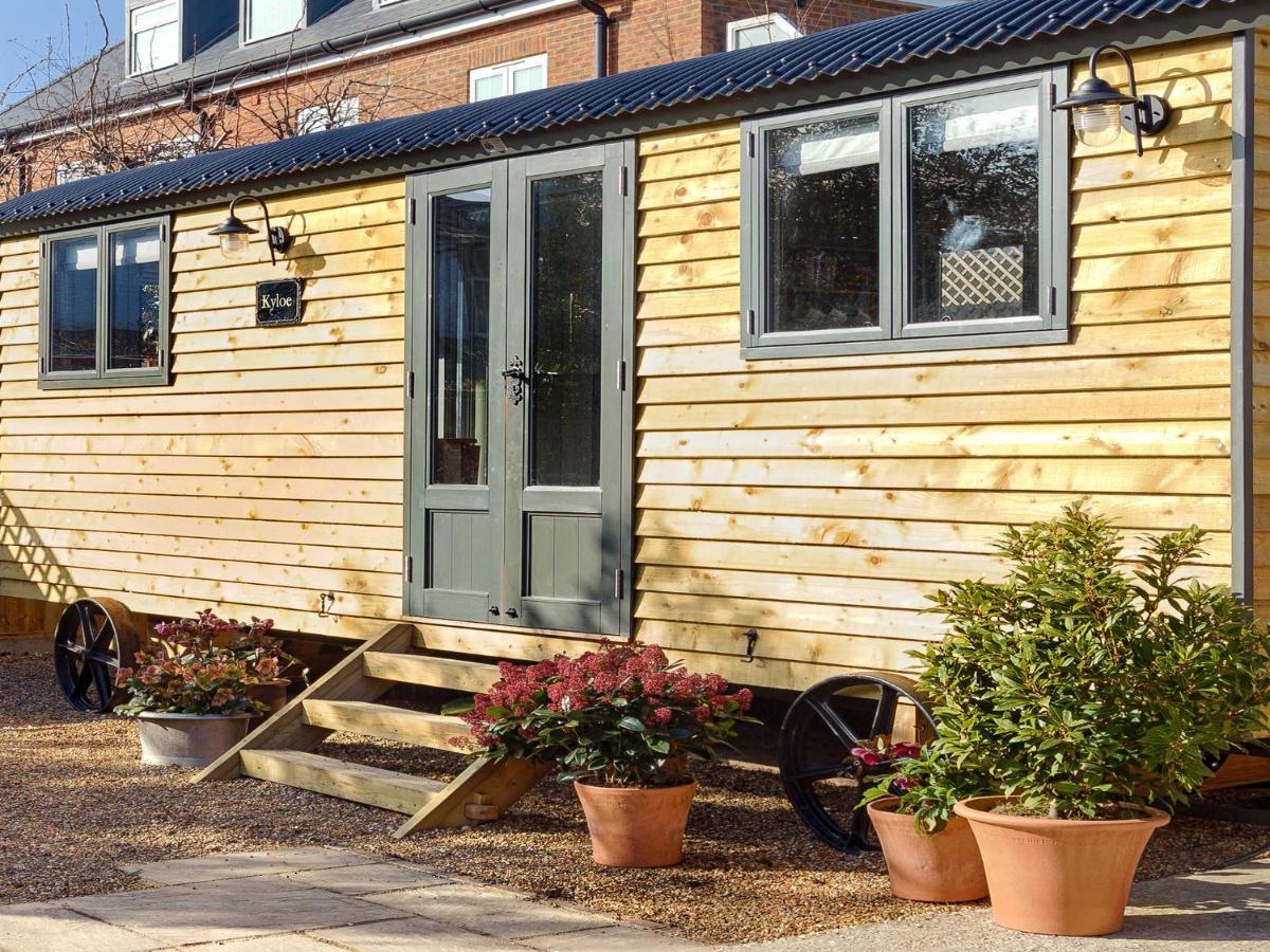 Pass The Keys Whitstable Shepherds Hut Minutes From The Harbour Екстериор снимка