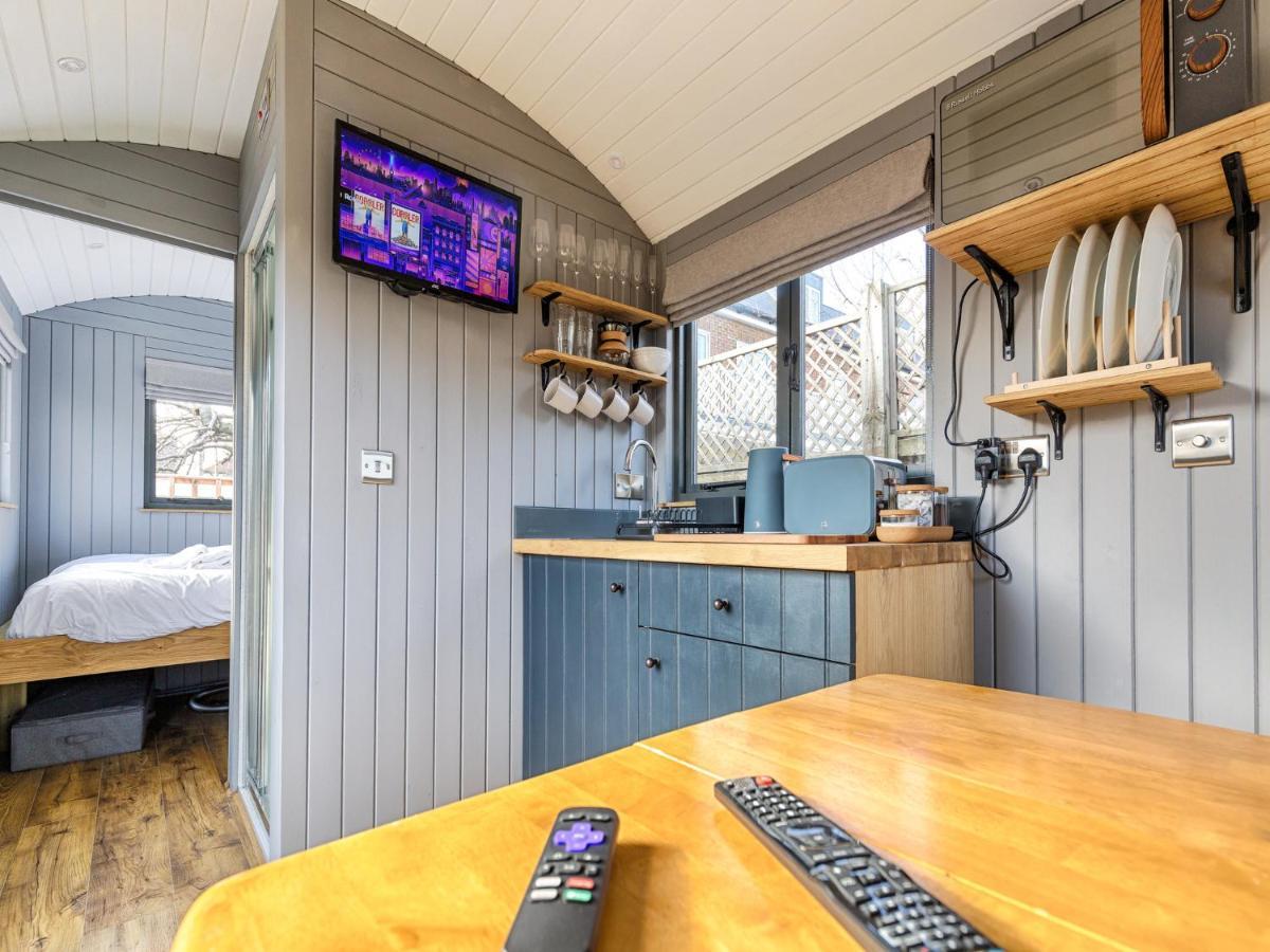 Pass The Keys Whitstable Shepherds Hut Minutes From The Harbour Villa Екстериор снимка