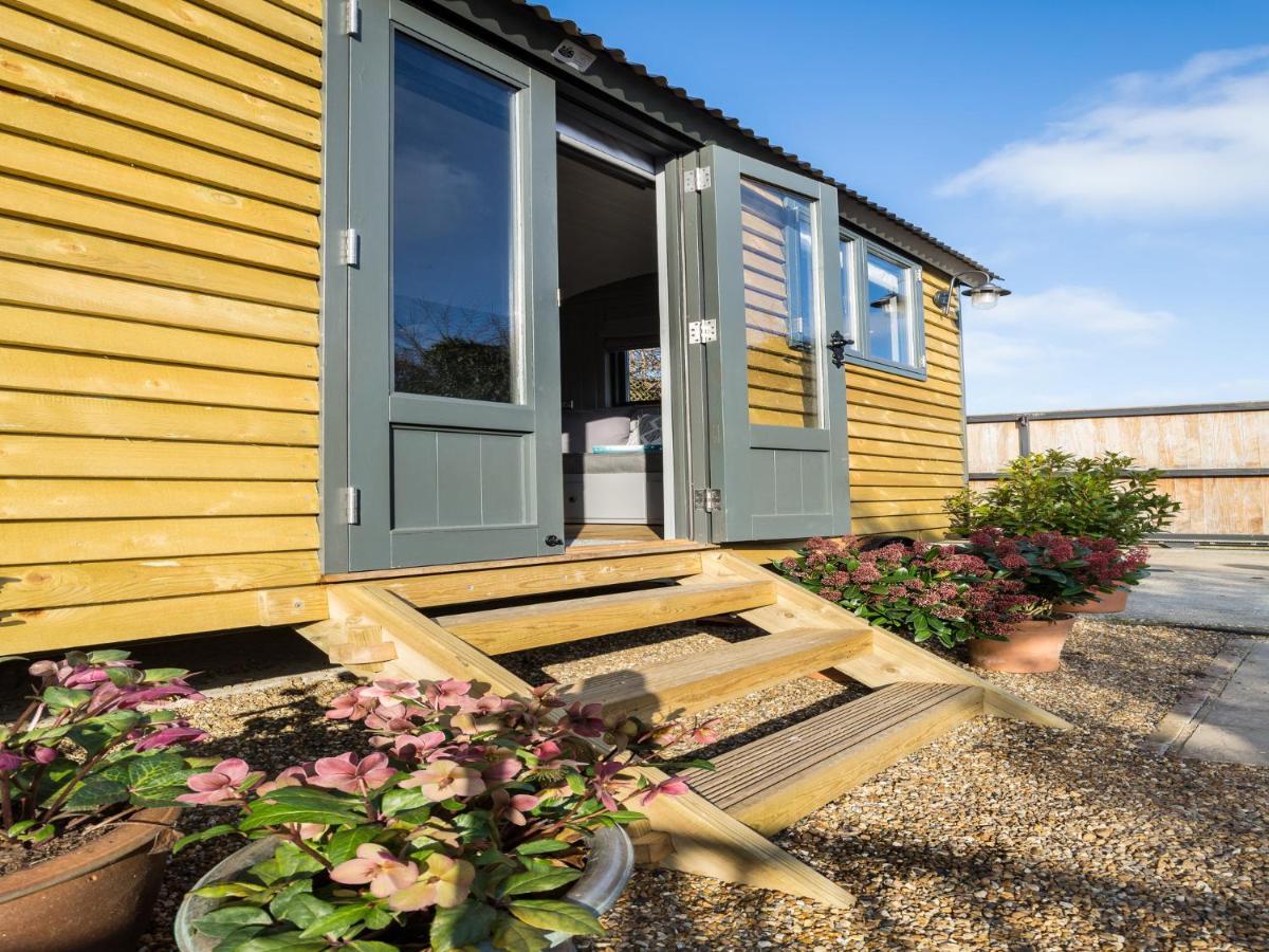 Pass The Keys Whitstable Shepherds Hut Minutes From The Harbour Екстериор снимка