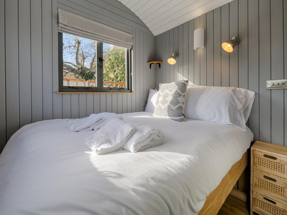 Pass The Keys Whitstable Shepherds Hut Minutes From The Harbour Екстериор снимка